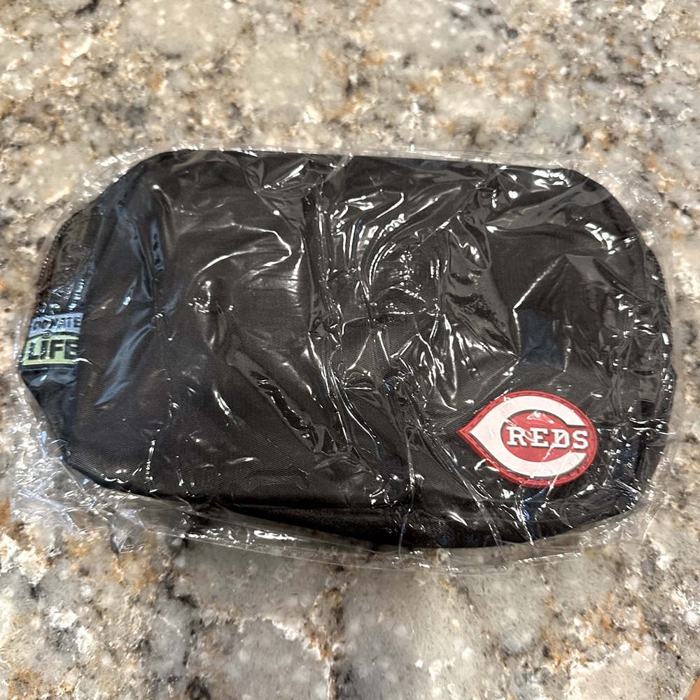 NWT Cincinnati Reds Belt Bags